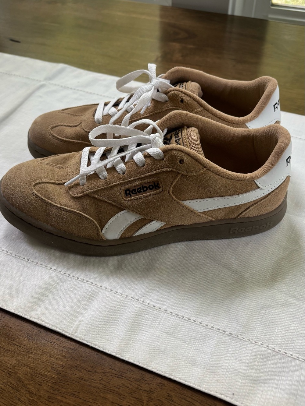 Women’s Reebok Suede Sneakers 7.5